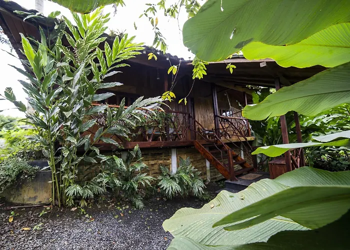 The River House - Upscale Lodge