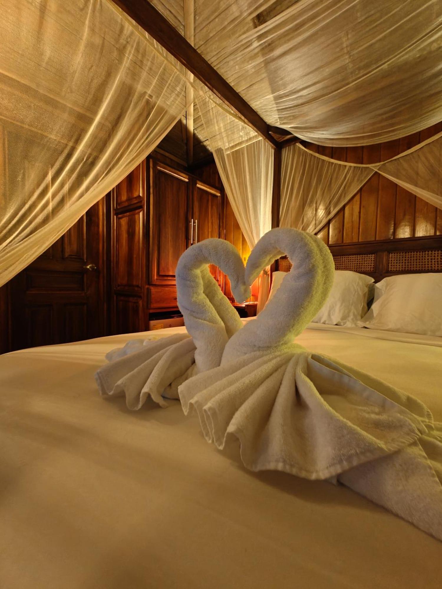 The River House - Upscale Puerto Quito