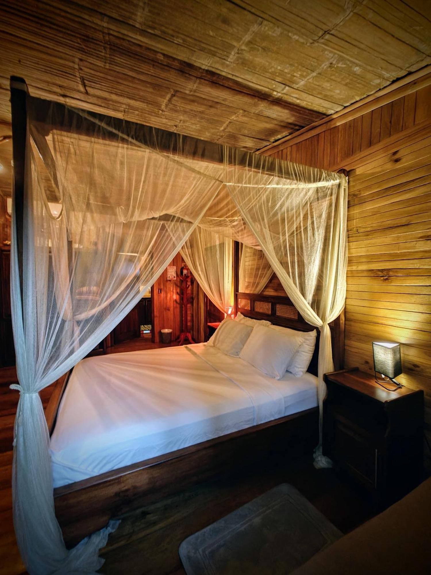 Lodge The River House - Upscale