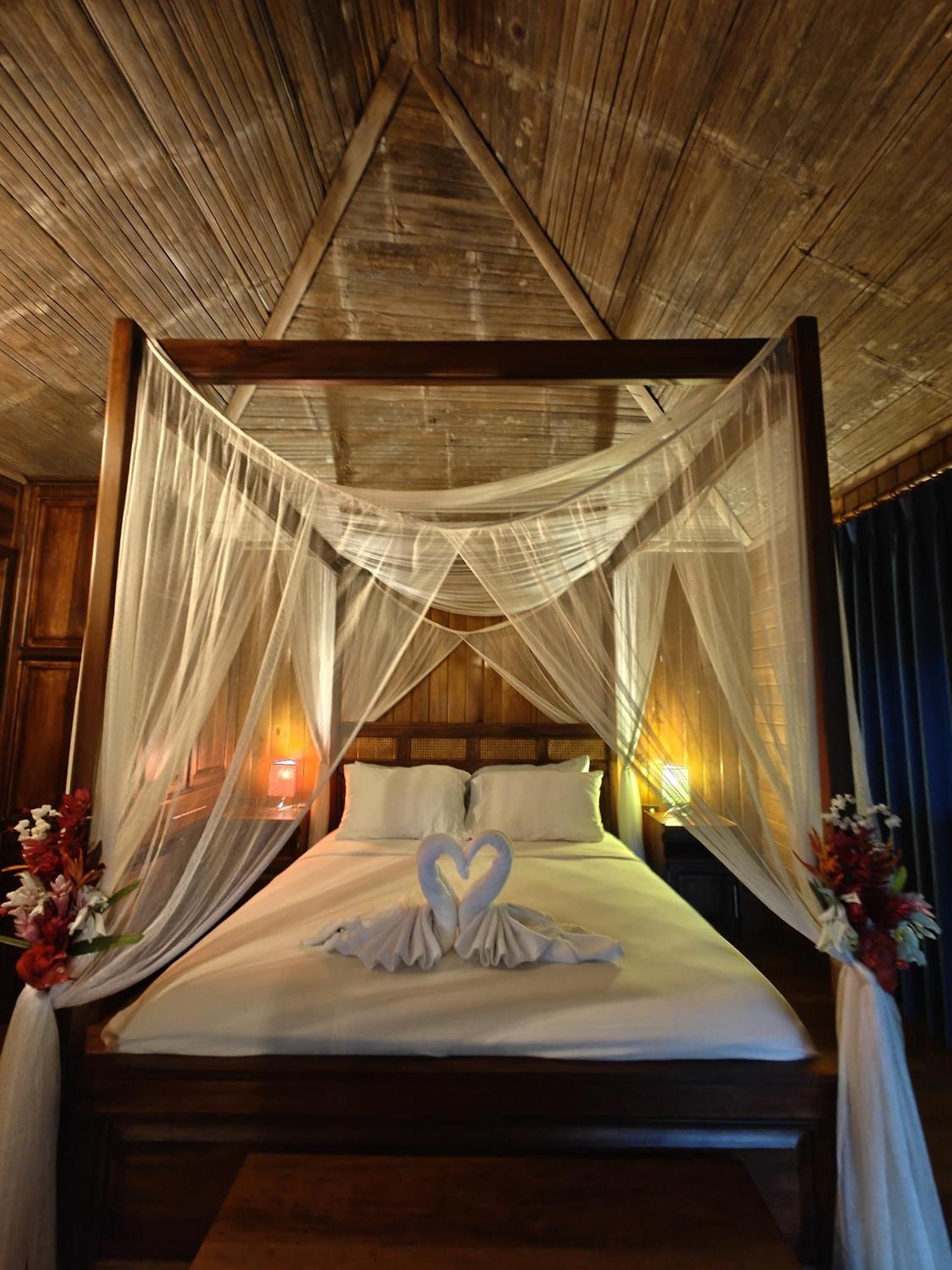 The River House - Upscale Lodge *
