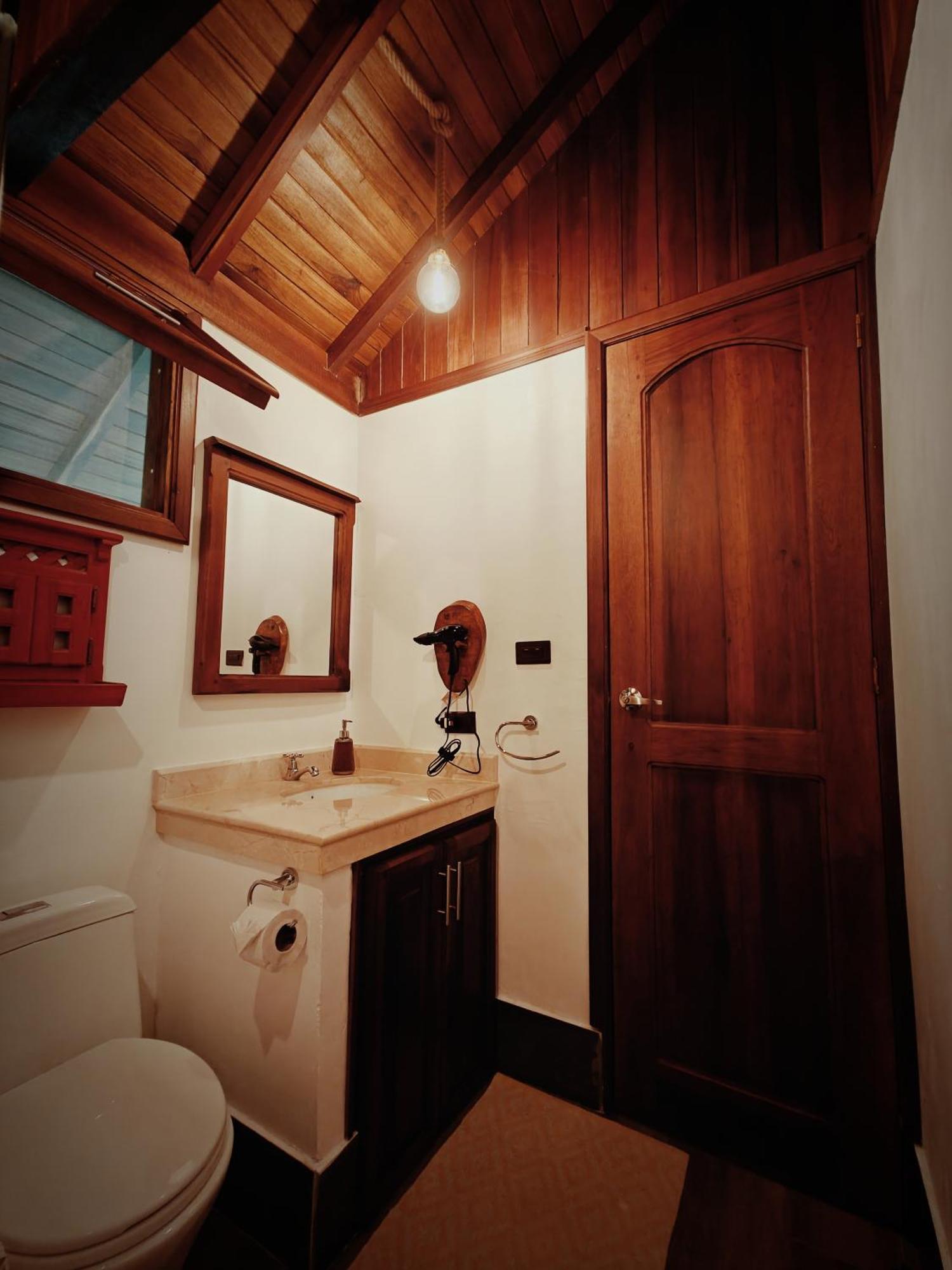 The River House - Upscale Lodge *