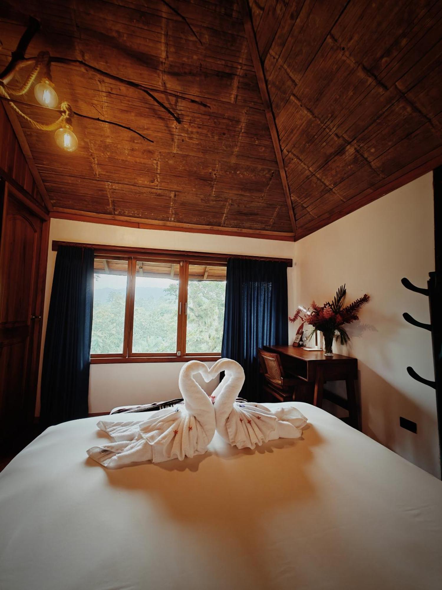 The River House - Upscale Lodge Puerto Quito