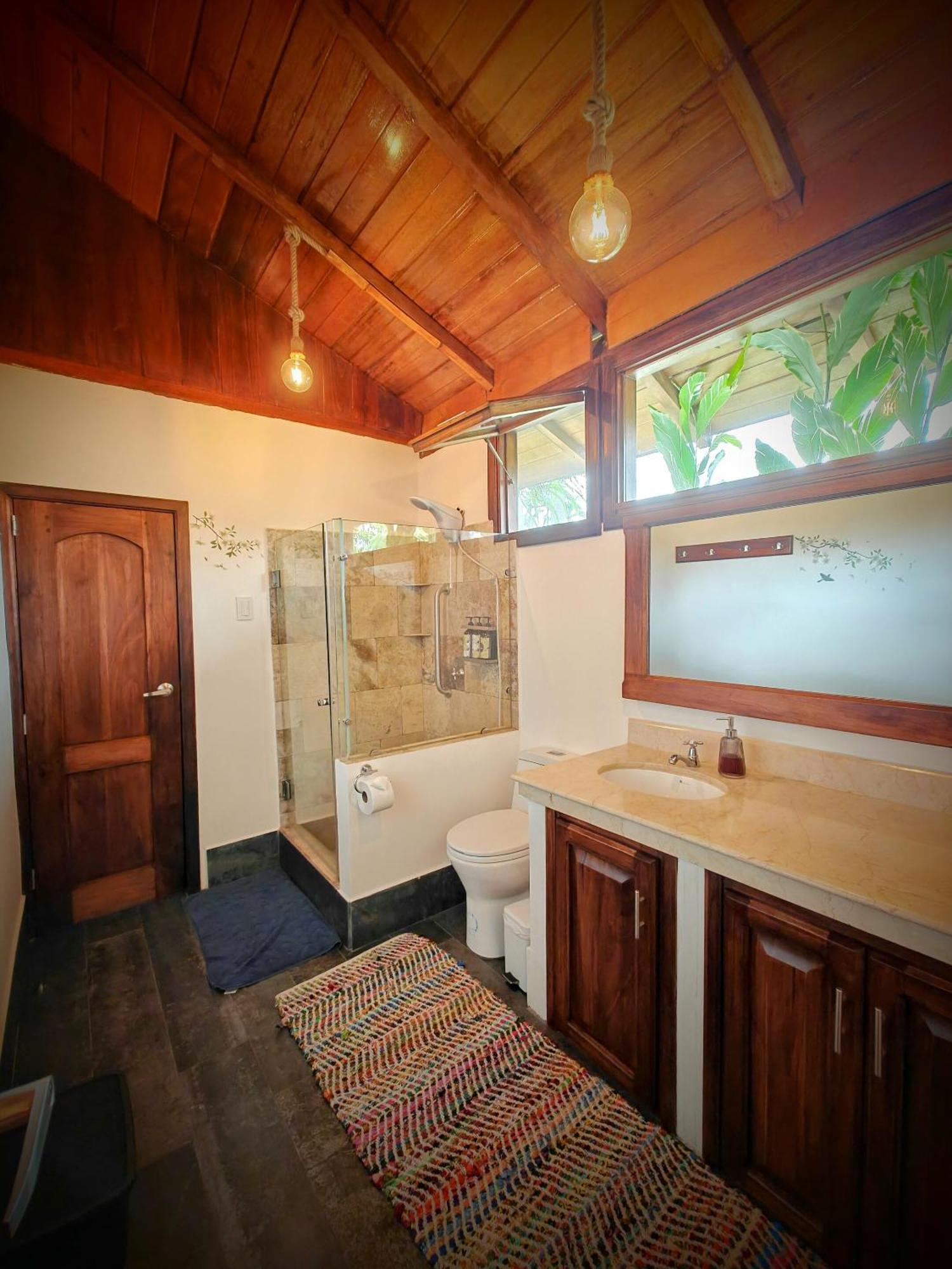 The River House - Upscale Lodge